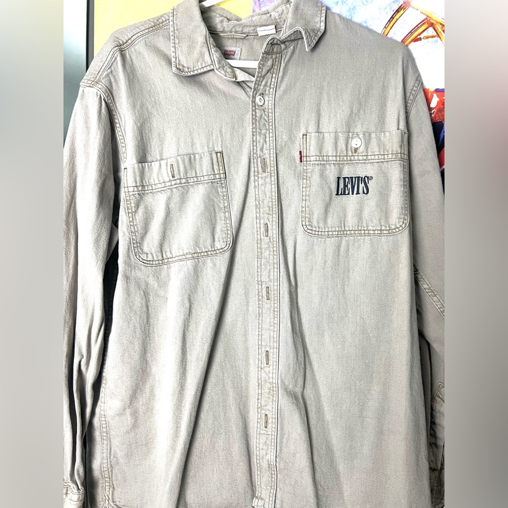 Classic Levi’s Button Lomg Sleeve Shirt w/ Pocket